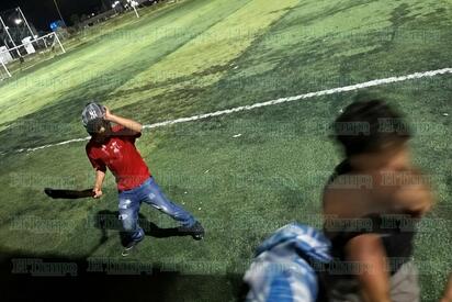 Ataque genera alarma entre familias que acuden al campo.  La presencia de menores de edad portando machetes y agrediendo a otros niños encendió las alarmas
