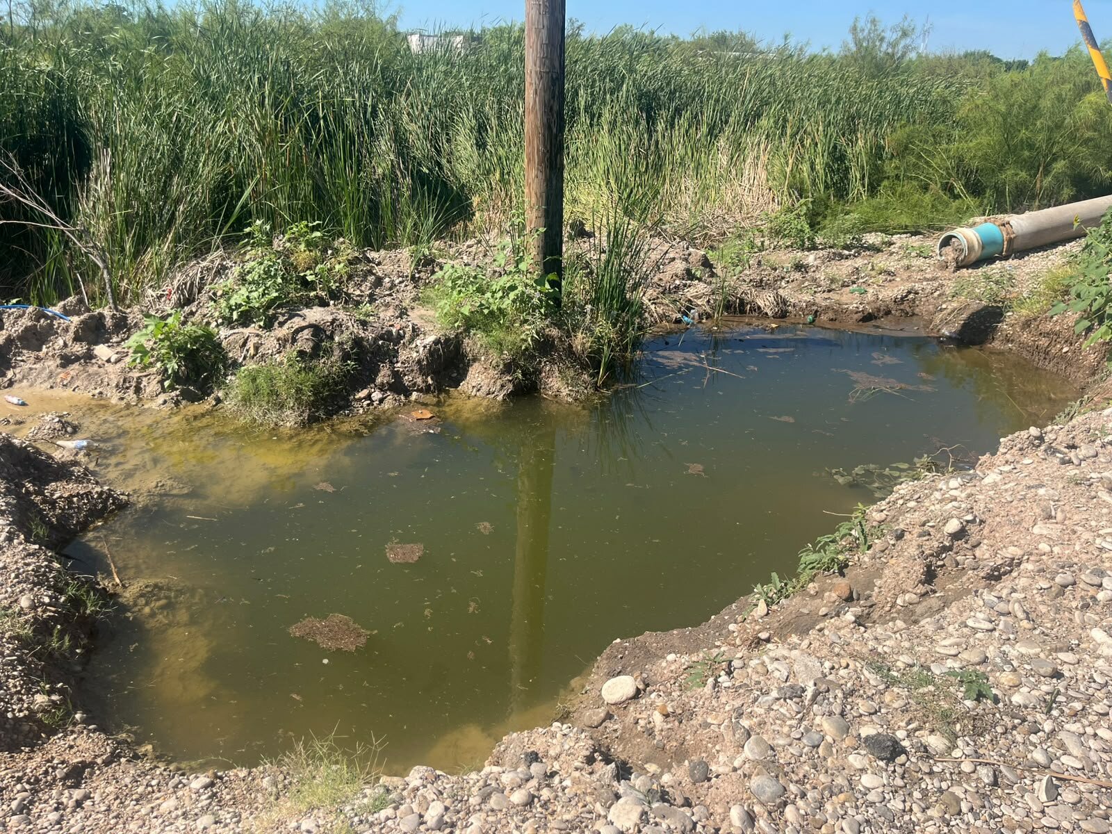 Continúan encharcamientos y riesgos sanitarios en Piedras Negras