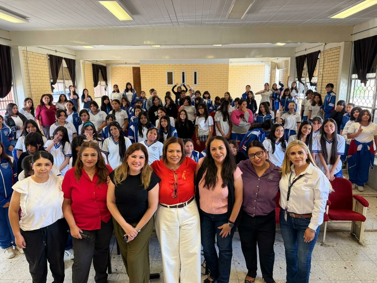 Beneficia IMM a 150 alumnas con plática y donación de productos de higiene menstrual
