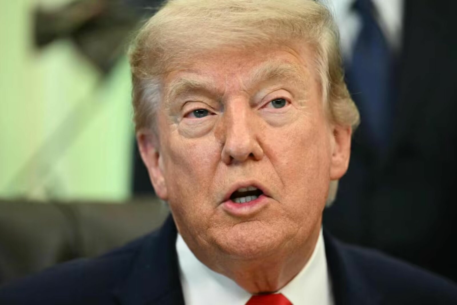 Trump aplaza nominación de Jay Clayton y presiona por ley electoral
