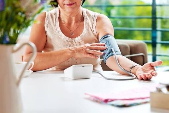 El control de la presión arterial en casa reduce el riesgo de infarto y AVC