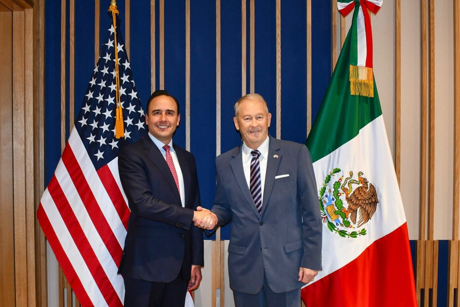 Fortalece Manolo lazos de amistad con el embajador de Estados Unidos