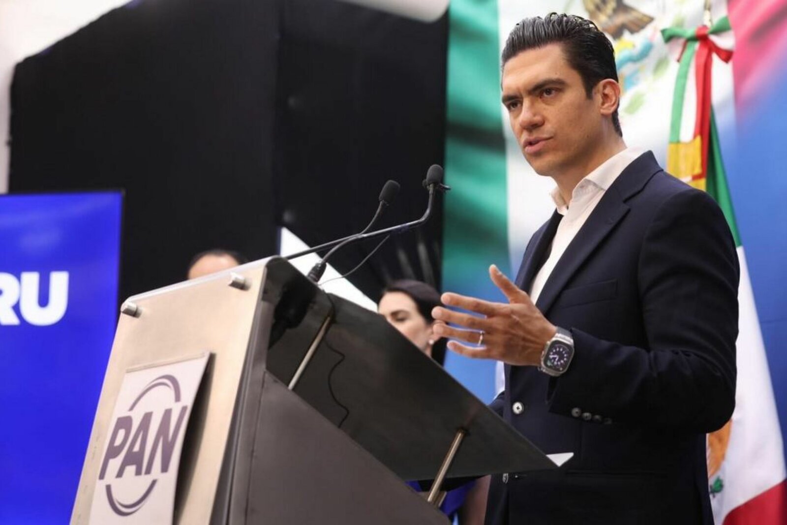 INE ordena al PAN retirar 42 publicaciones por presunta calumnia contra Morena