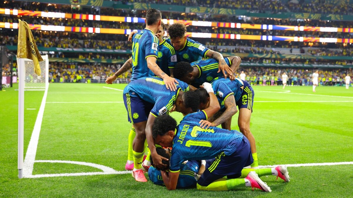 Colombia debuta con victoria y es líder del Grupo K del Mundial