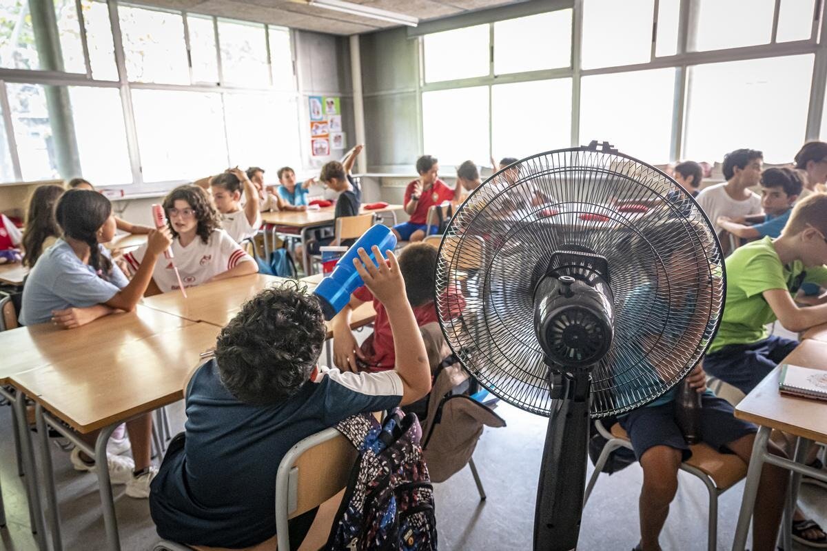 Escuelas reducen clases por intensa ola de calor en la región centro