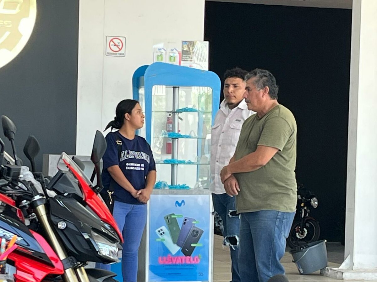 Clientes de agencia de motocicletas en Monclova denuncian retrasos en entregas y devolución de enganches