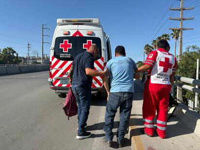 Choque entre ciclistas deja trabajador lesionado en puente de AHMSA
