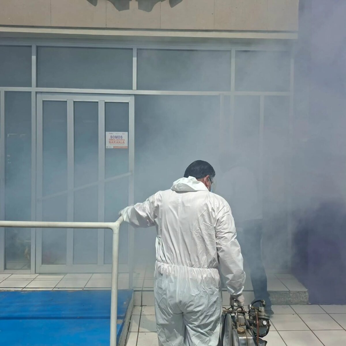 Salud Pública Municipal intensifica acciones de fumigación en colonias y escuelas de Torreón