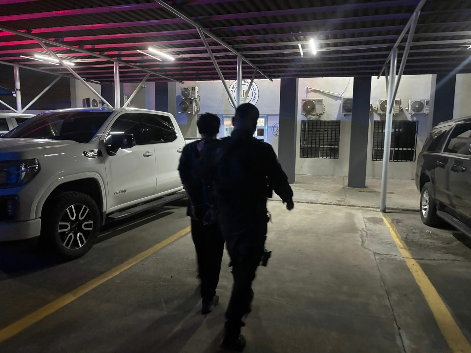Sorprenden a joven cuando salía de vivienda con artículos robados en la colonia Monteviejo de Monclova 
