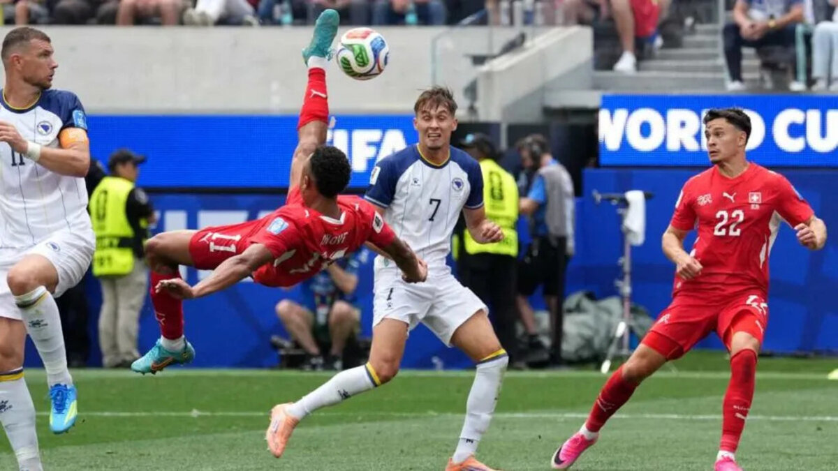 Suiza golea a Bosnia y toma ventaja en Grupo B