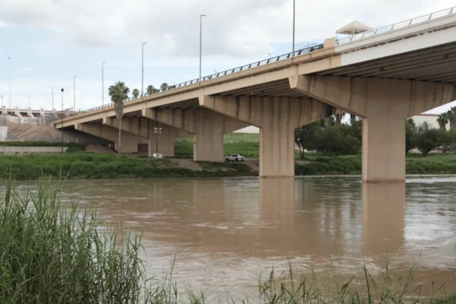 Crece caudal del Río Bravo tras intensas precipitaciones en Coahuila