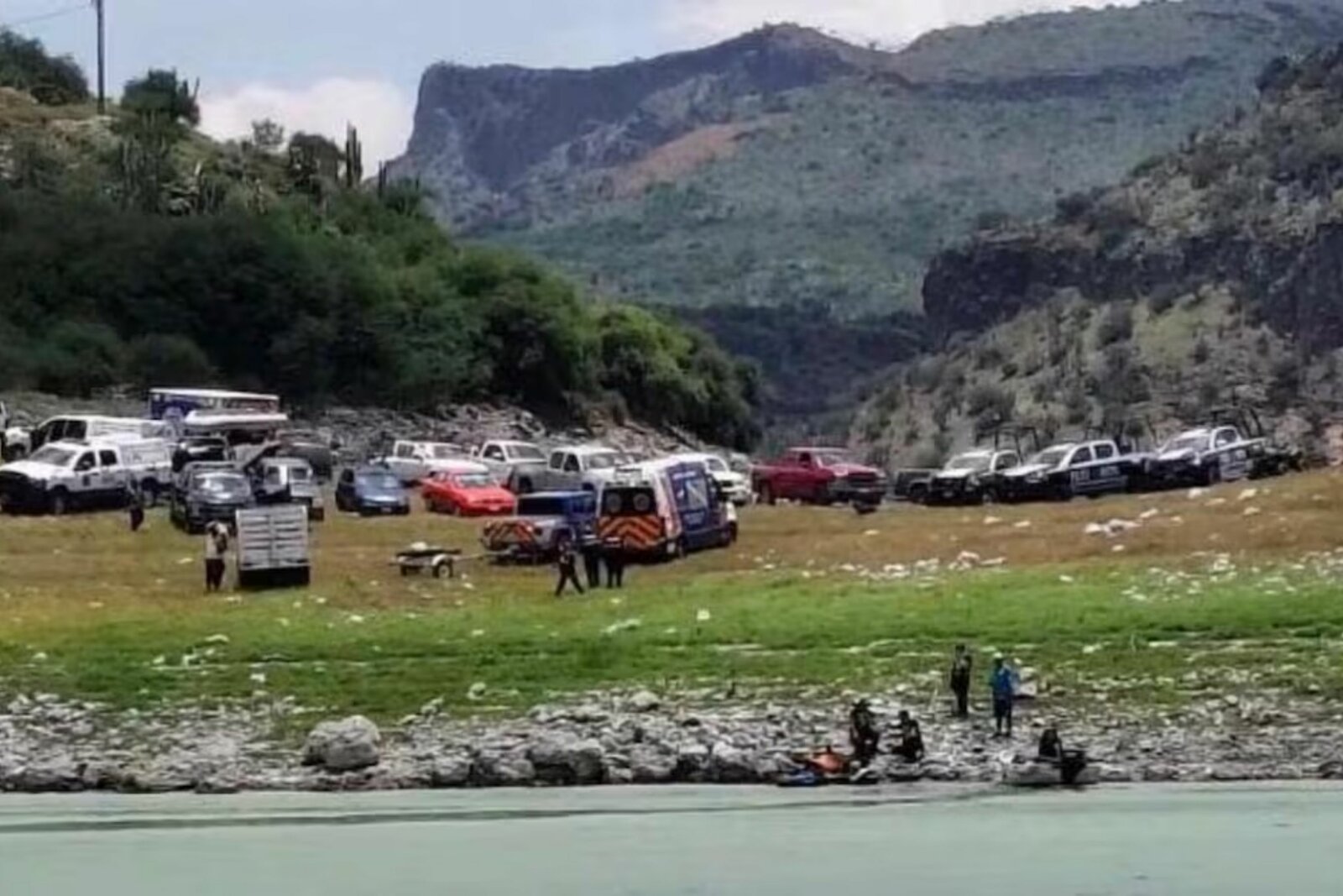 Naufragio en presa Zimapán deja un muerto y cuatro desaparecidos