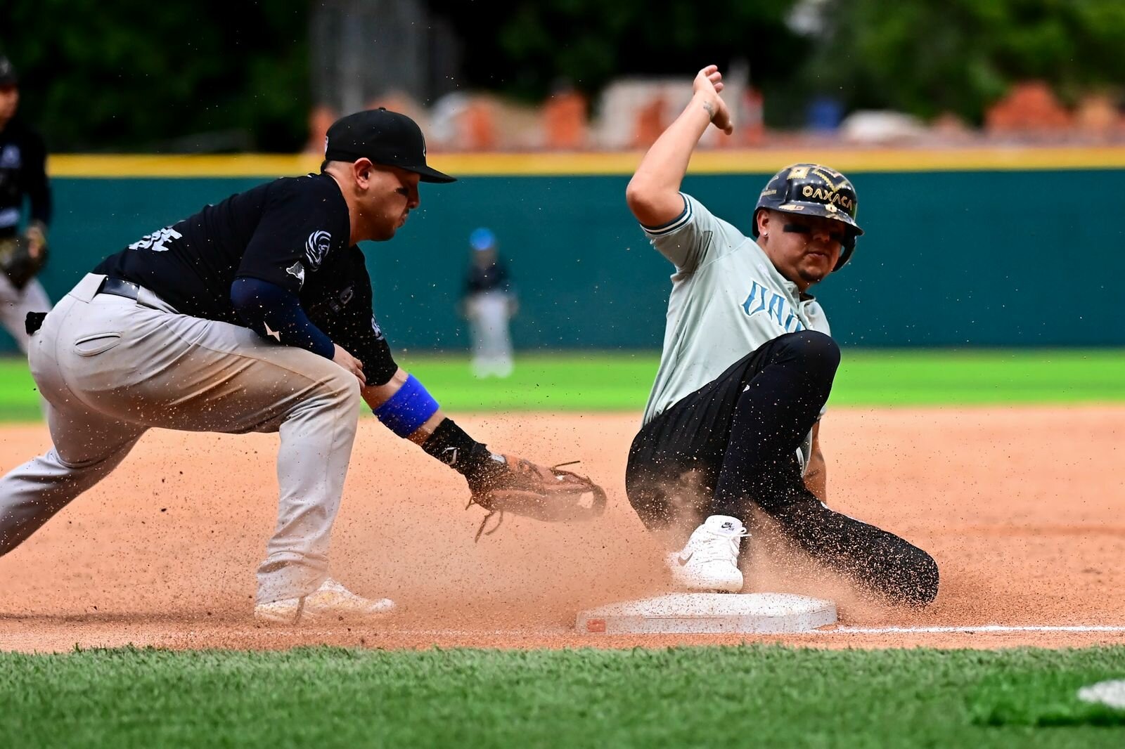 Guerreros se queda con la serie al vencer 8 a 4 a los Acereros 