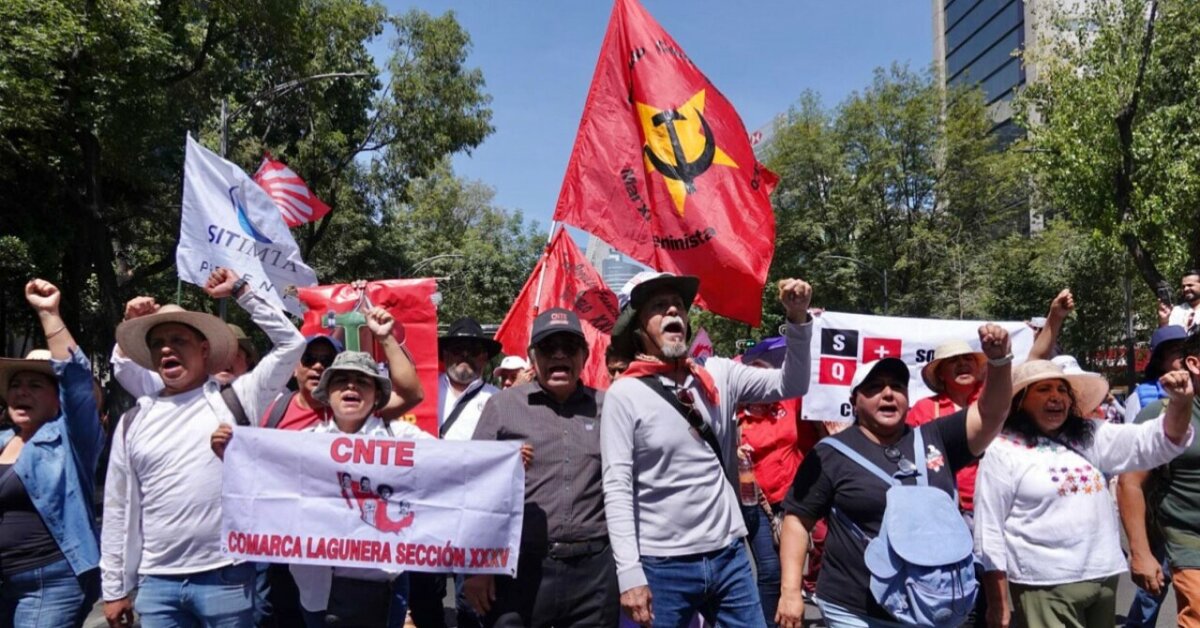 CNTE cumple 19 días de huelga con marcha en CDMX
