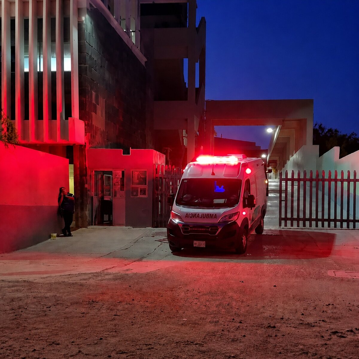 Descarga eléctrica en Carretera 57 deja a joven lesionado