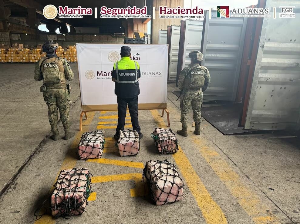 Marina asegura 137 kg de cocaína en el puerto de Lázaro Cárdenas; hay cinco detenidos