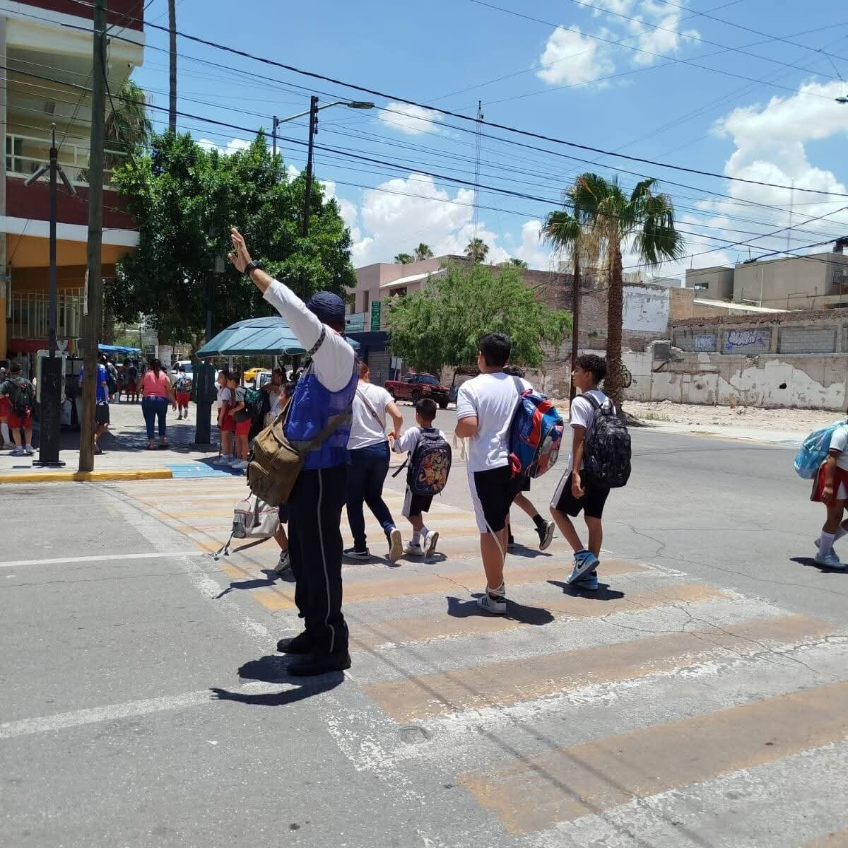 Tránsito mantiene presencia constante en espacios de alta concentración en Torreón