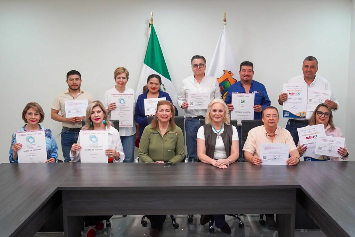 Entrega Laura Jiménez registros del RNT, certificados y distintivos de calidad para prestadores de servicios turísticos