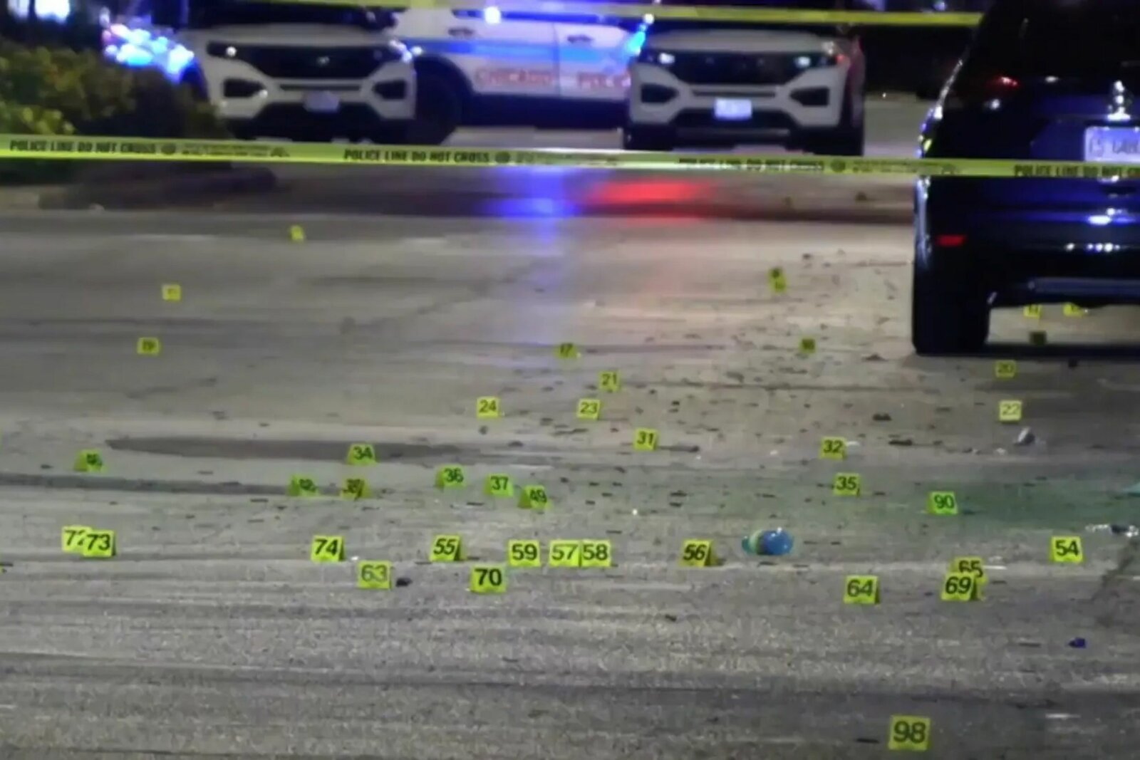 Tiroteo en Chicago deja 12 heridos tras ataque desde una camioneta SUV