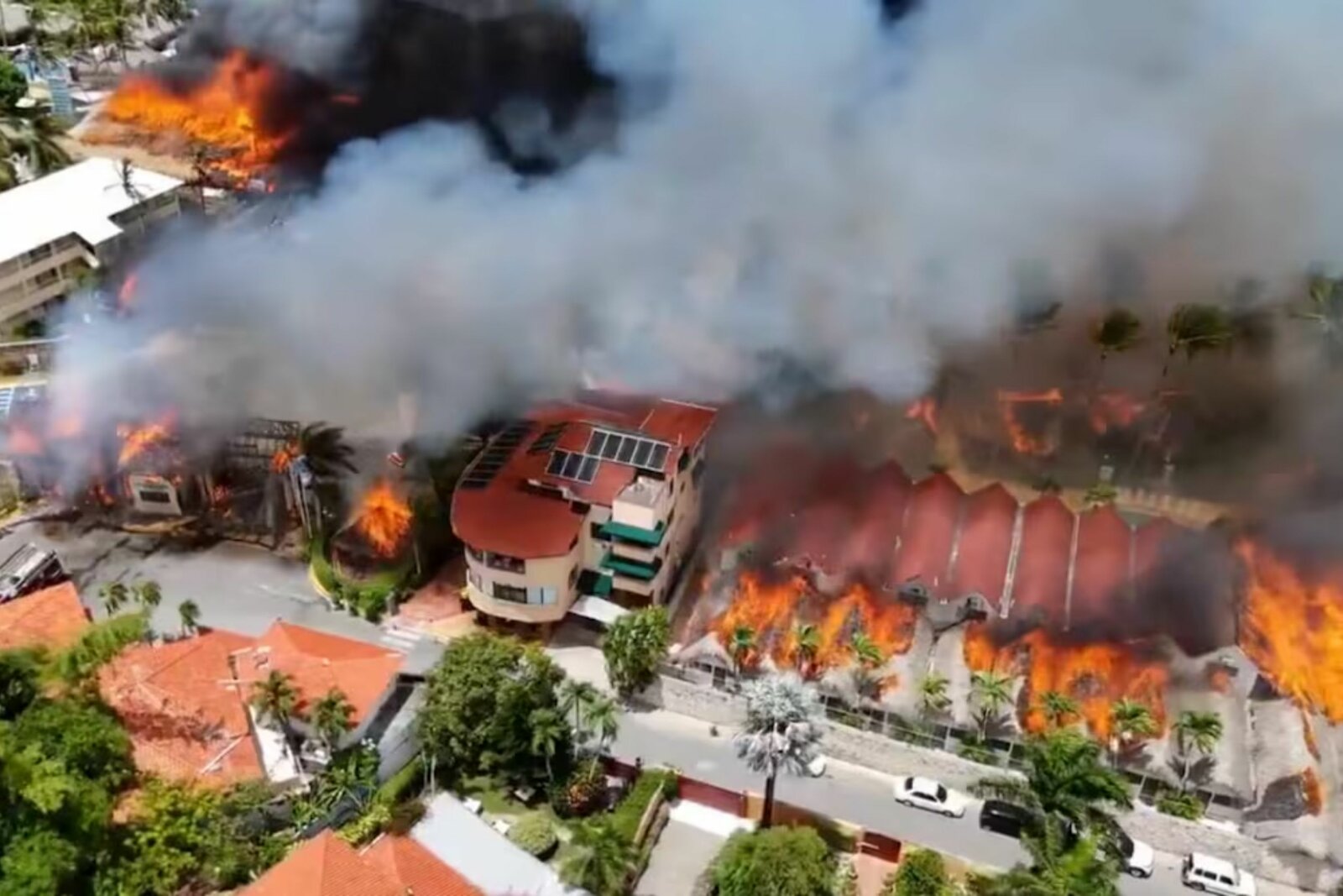 Investigan incendio en hotel de República Dominicana que dejó un muerto