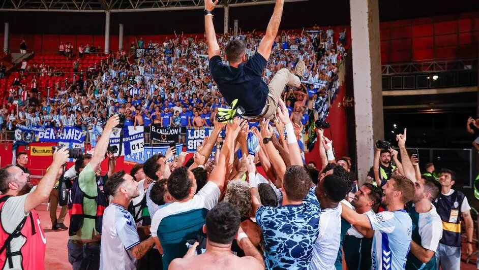 Málaga vence 2-1 al Almería y logra el ascenso a Primera División