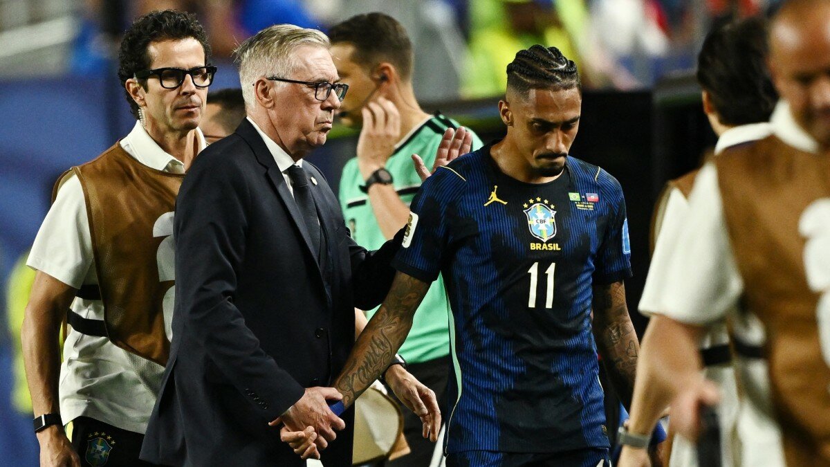 Brasil confirma lesión de Raphinha: tratamiento intensivo y sin fecha de regreso