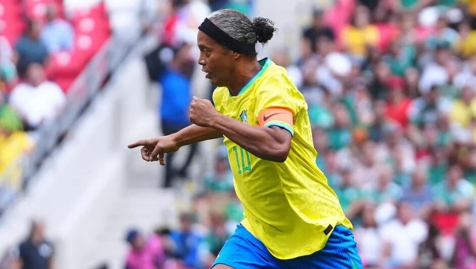 Ronaldinho ficha con Ravenna de Italia y vuelve a las canchas a los 46 años