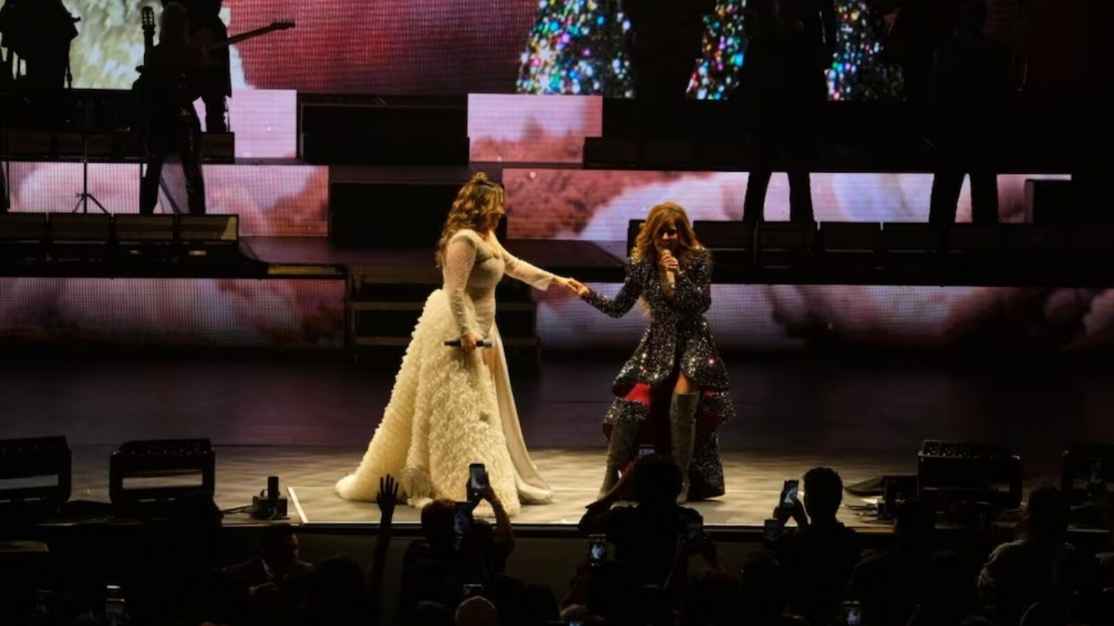 Gloria Trevi homenajea a Jenni Rivera en el Auditorio Nacional