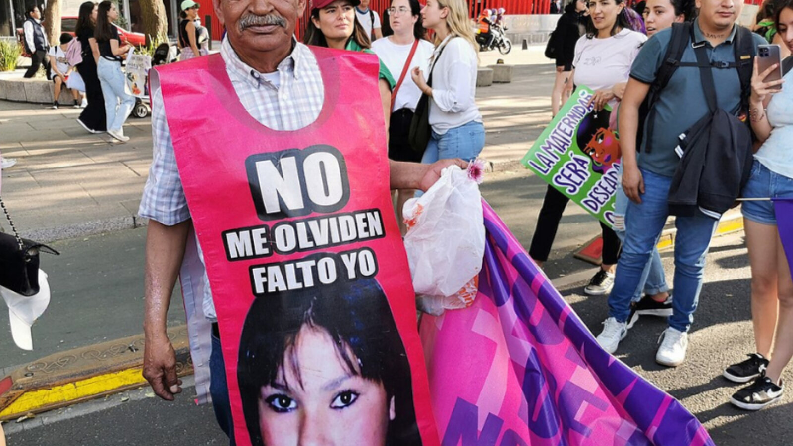 Hombres que buscan a sus hijos pese al estigma social