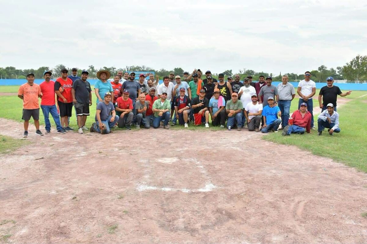 Celebran el Día del Padre con encuentro de sóftbol entre trabajadores municipales de Nava