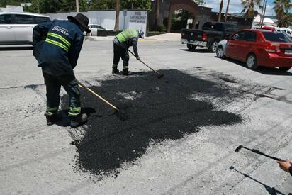 Intensifican rehabilitación de vialidades en sectores de Saltillo