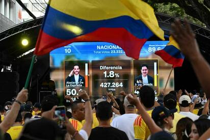 La jornada electoral en Colombia concluyó con disturbios aislados en Bogotá y Cali que dejaron daños, heridos y personas detenidas.  La segunda vuelta