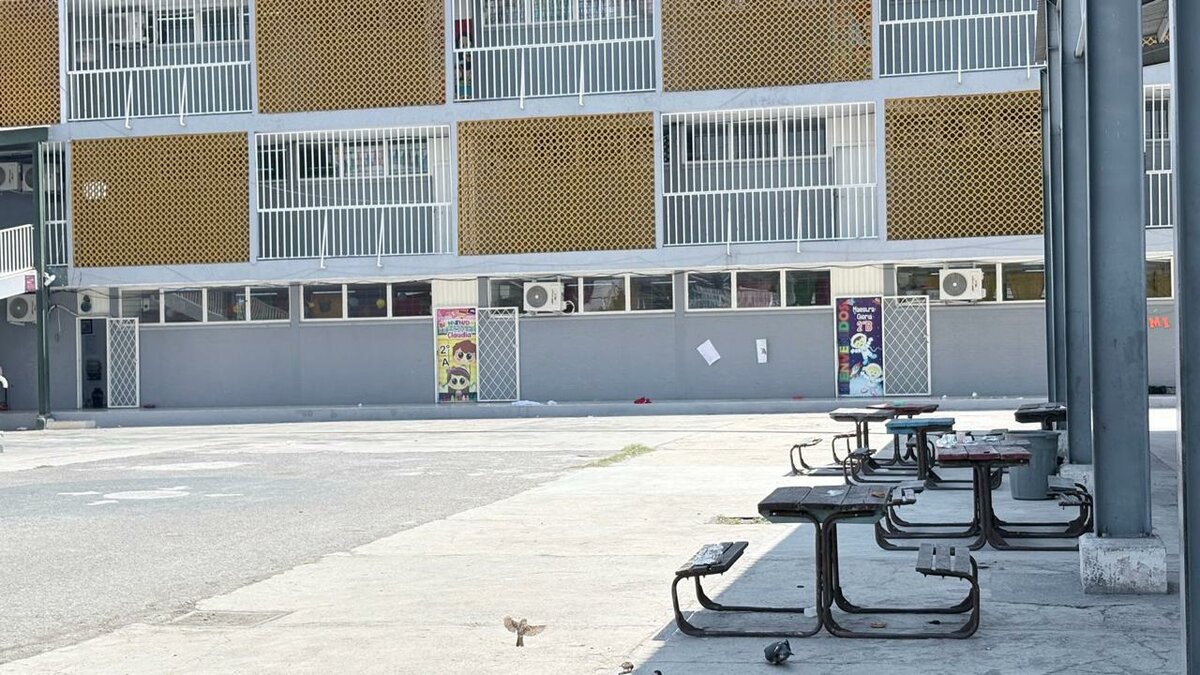 Sobrecarga por minisplits deja sin luz a planteles escolares
