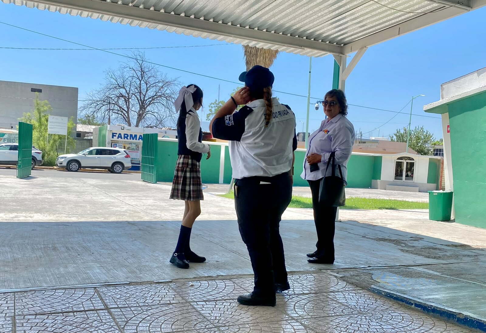 Alumnas sufren golpe de calor en primaria de Frontera
