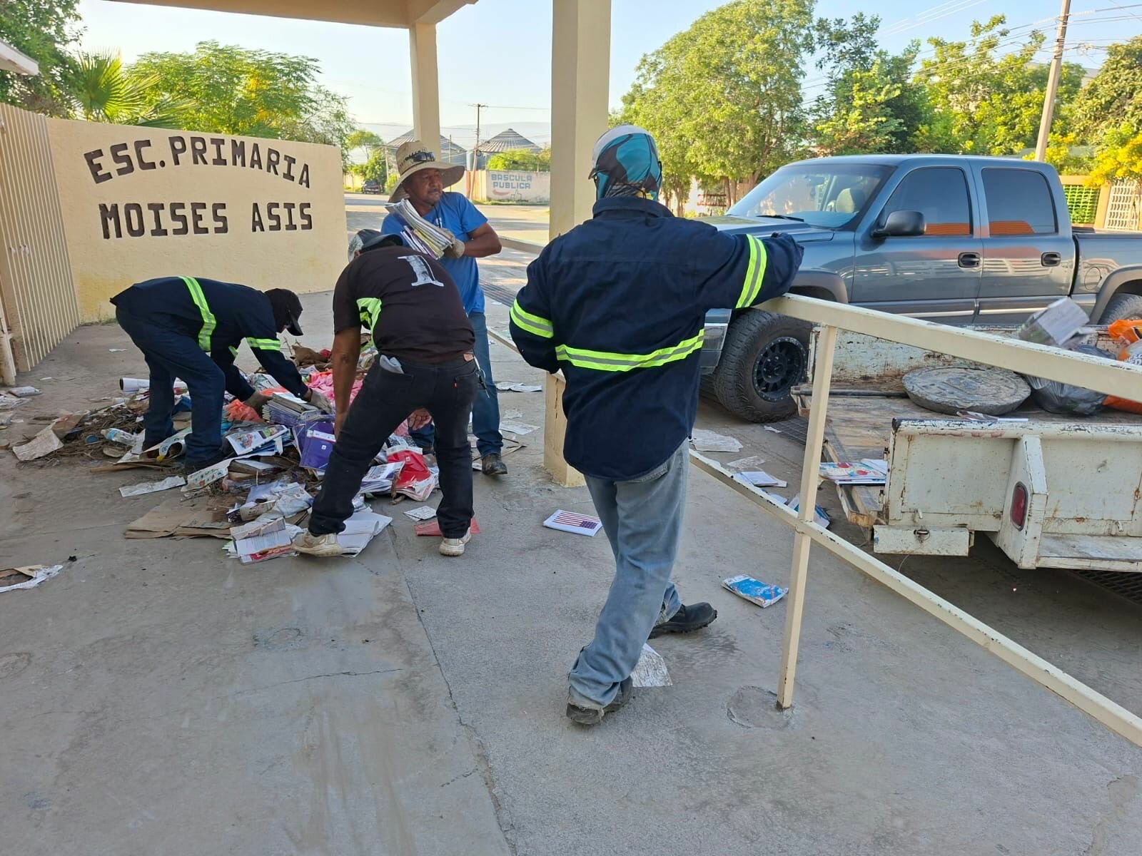 Sari Pérez mantiene apoyo a familias y escuelas afectadas por las lluvias