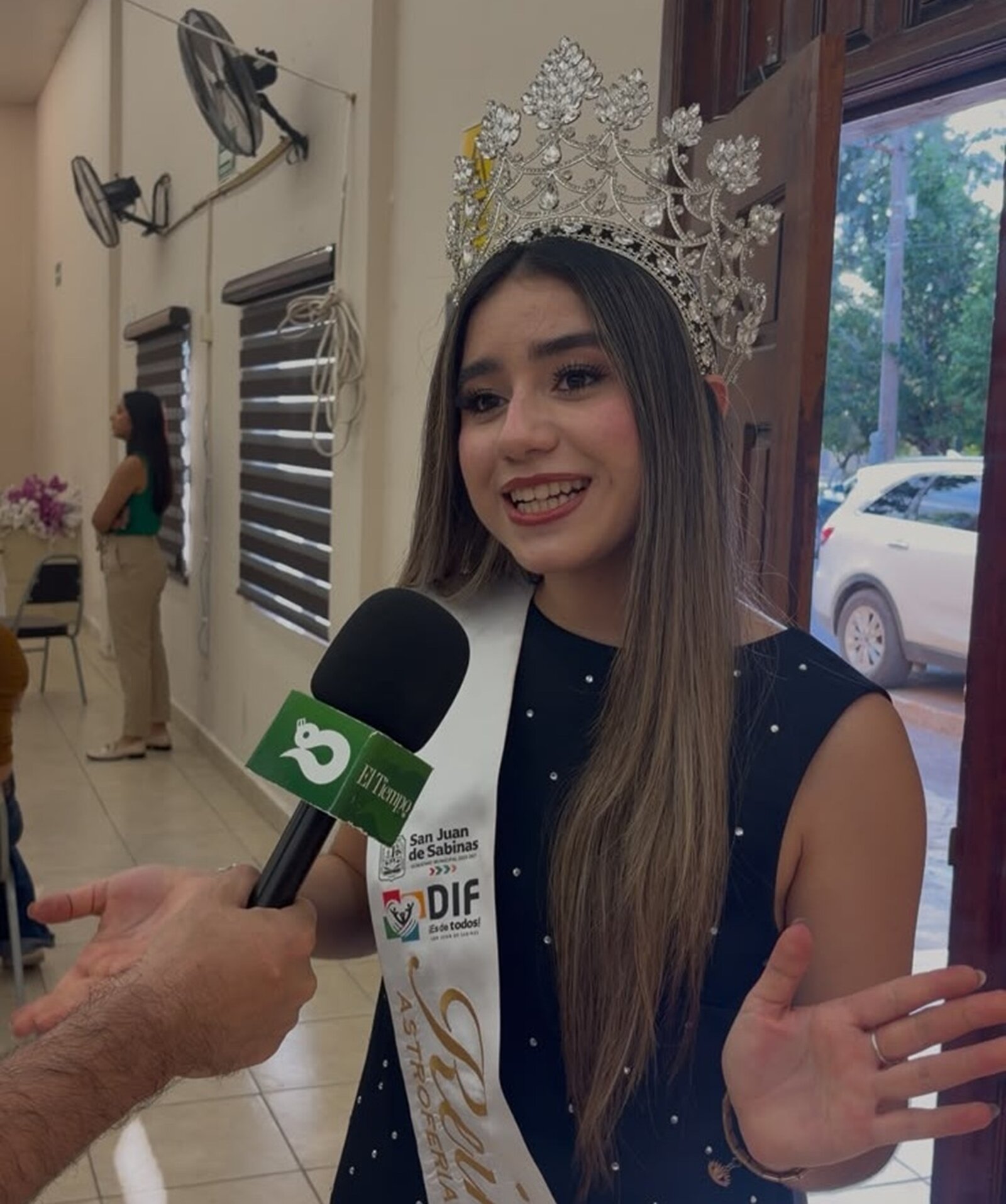 Bárbara felicita a Elizabeth tras coronación en Villa San Juan