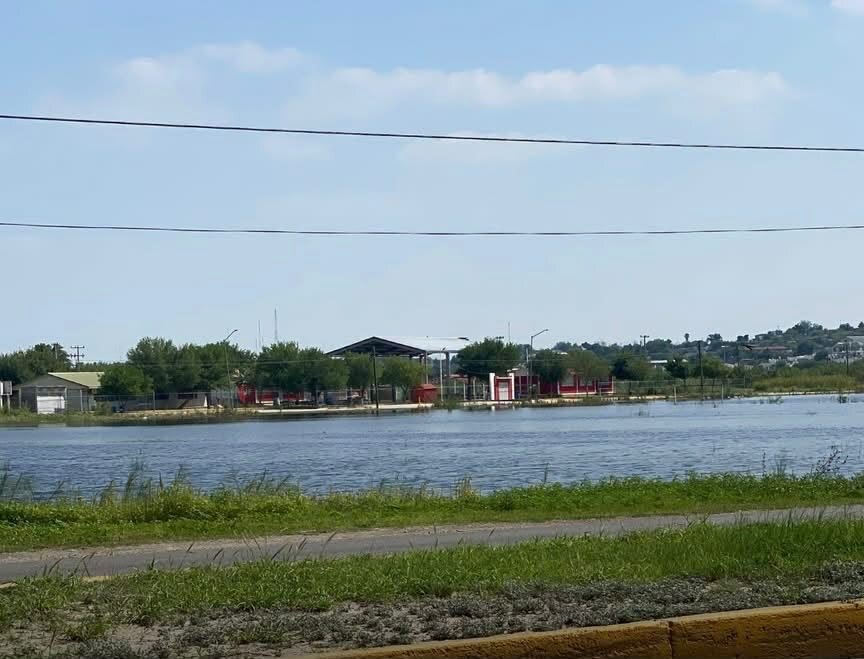 Vecinos de Hacienda La Luna exigen bombeo de agua estancada ante plaga de mosquitos