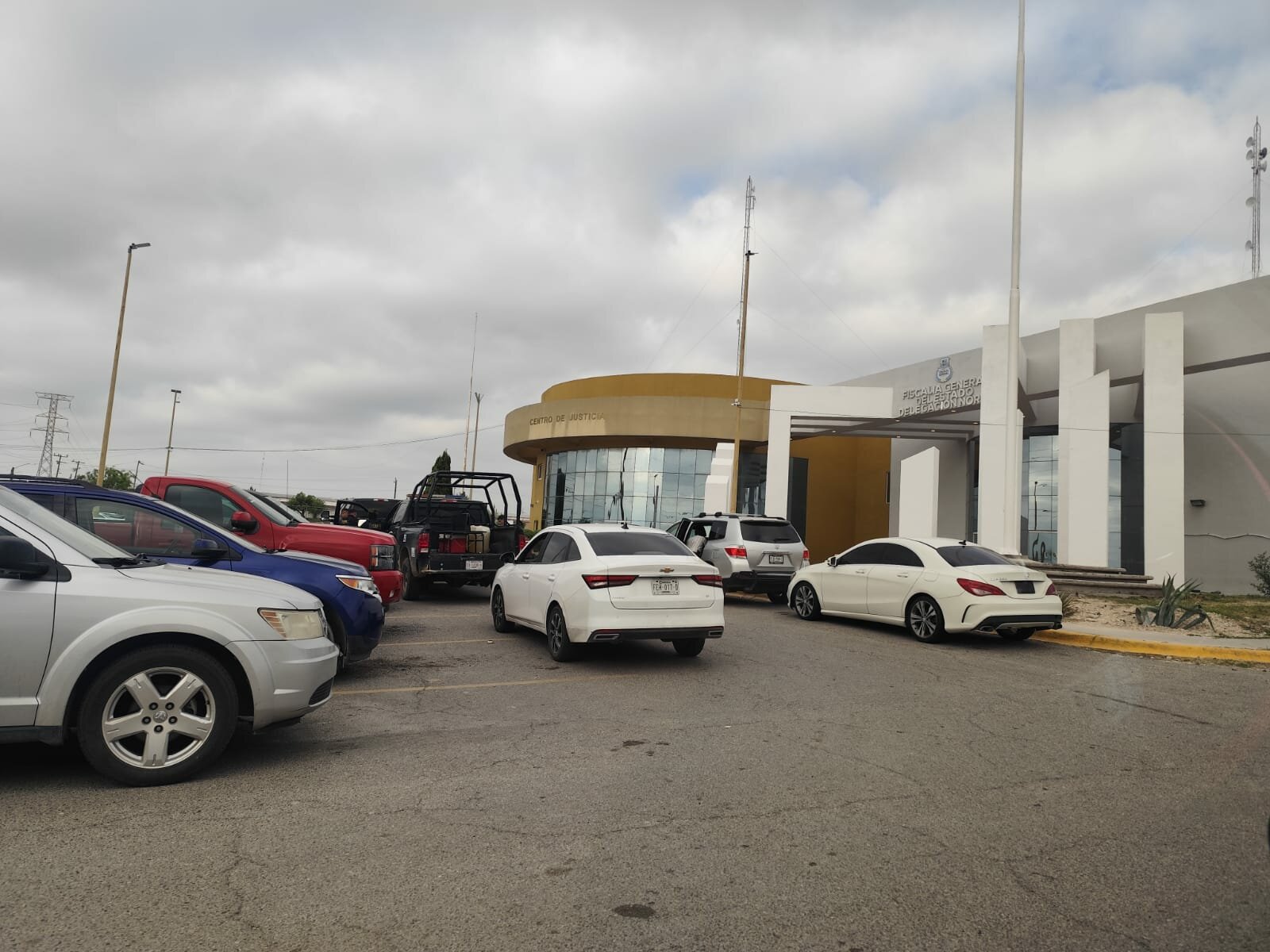 Operativo: La movilización llamó la atención debido a la presencia de unidades oficiales y personal fuertemente armado. Operativo: La movilización llamó la atención debido a la presencia de unidades oficiales y personal fuertemente armado.