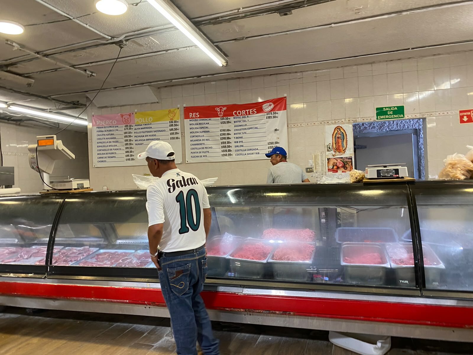Pese a crisis, familias no renuncian a la carne asada para ver el Mundial