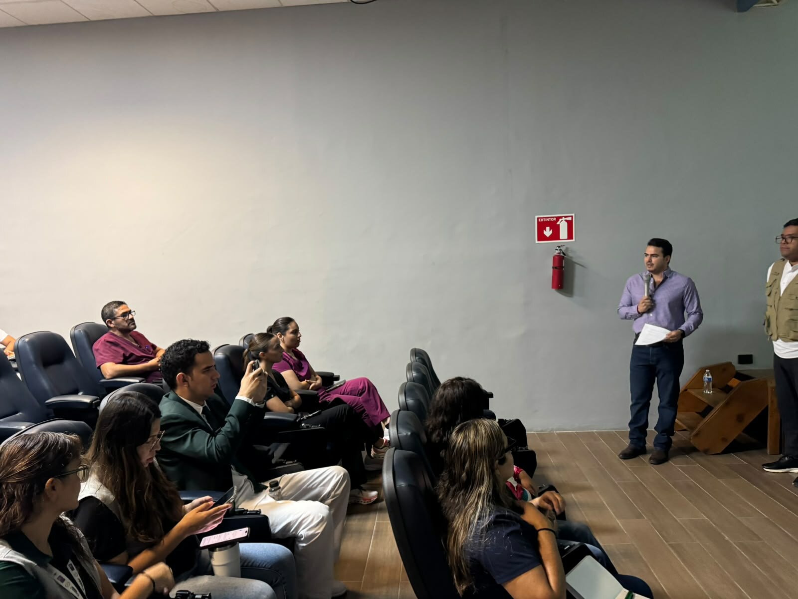 Capacitan personal de salud en prevención de dengue y rickettsiosis