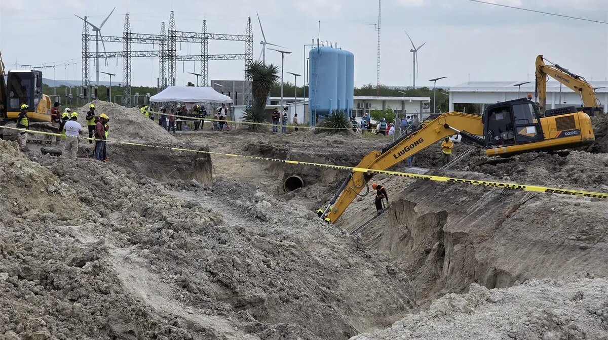 Continúa búsqueda de trabajador desaparecido tras accidente en acueducto de Tamaulipas