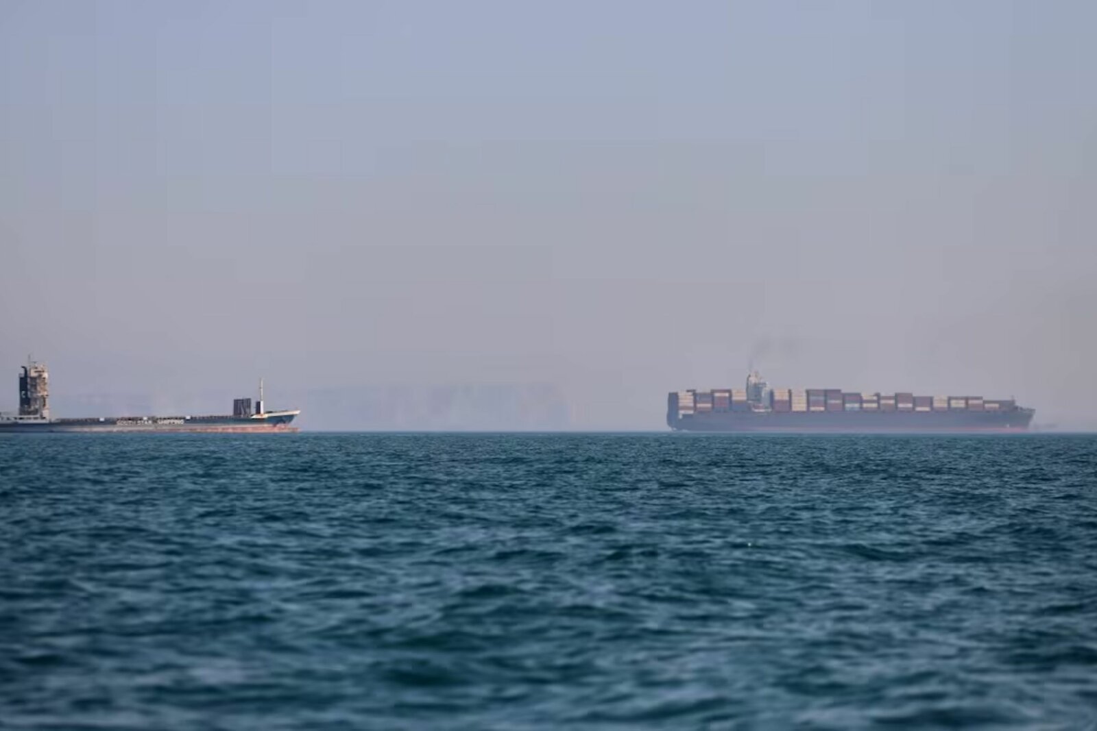 Inicia evacuación de más de 11 mil marinos en el estrecho de Ormuz por conflicto