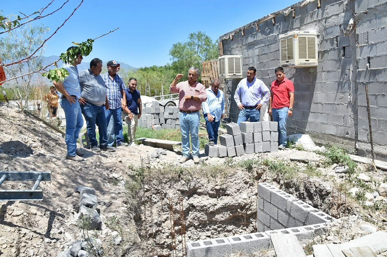 Supervisa Víctor Leija avances de obras en Cuatro Ciénegas