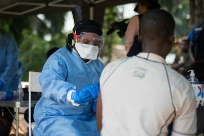 La OMS iniciará ensayos con dos antivirales en República Democrática del Congo para combatir el brote de ébola que continúa avanzando en la región.