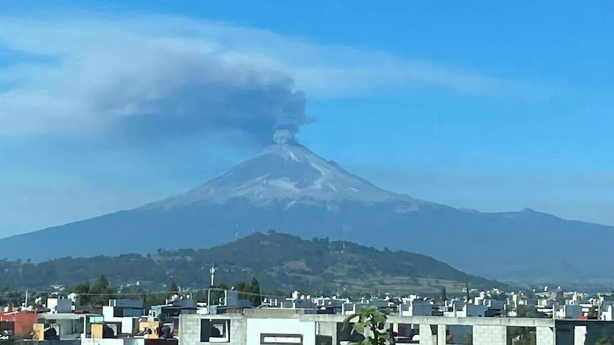“Don Goyo” vuelve a activarse: Popocatépetl registra caída de ceniza