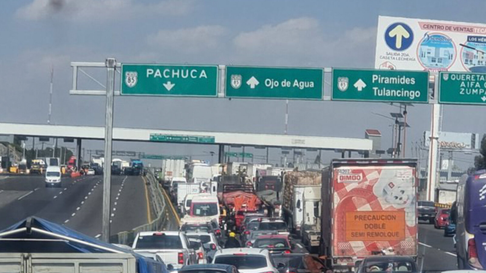 Rompen acuerdo y transportistas paralizan la México–Pachuca en Ecatepec