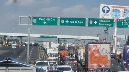 Rompen acuerdo y transportistas paralizan la México–Pachuca en Ecatepec