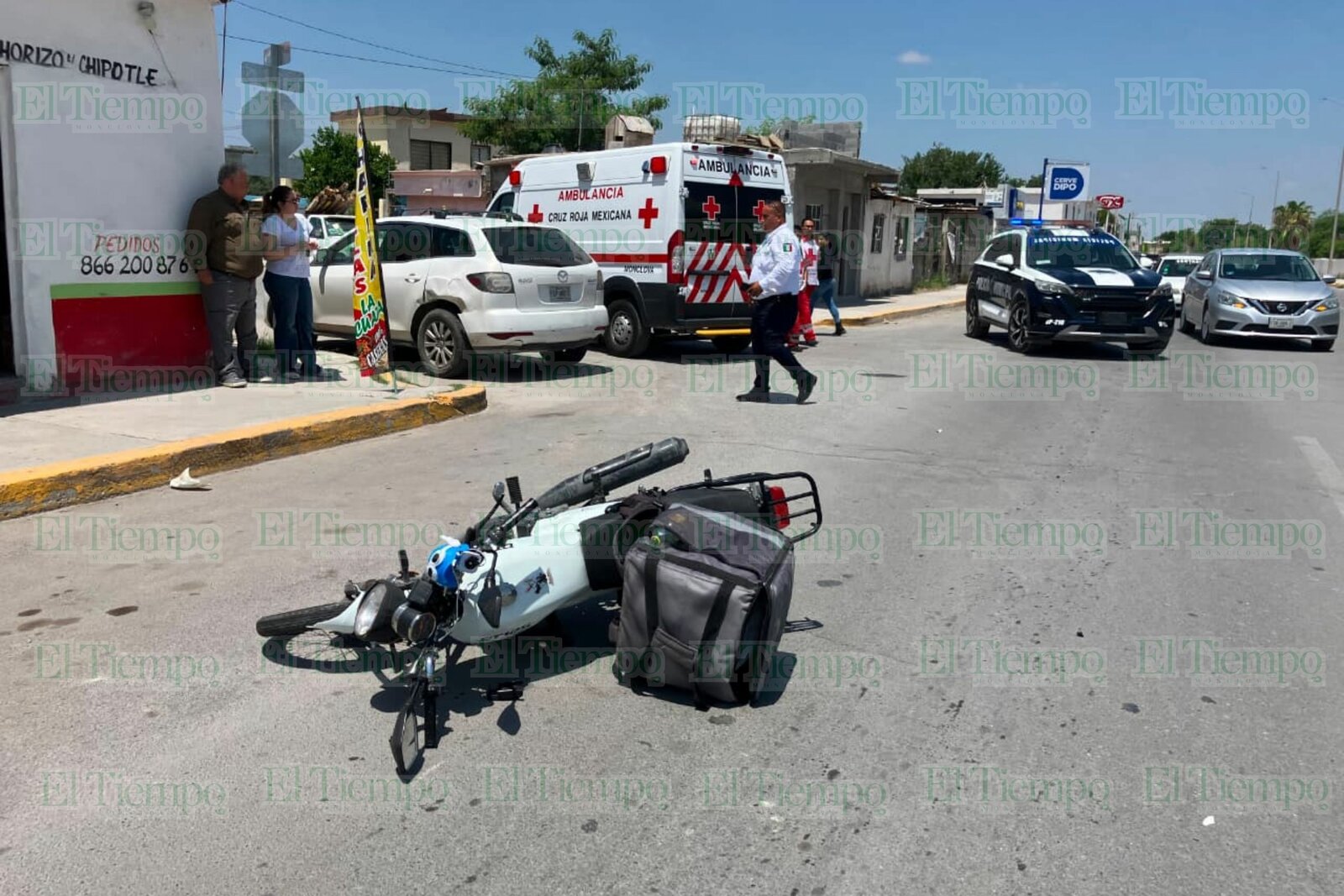 Repartidor resulta lesionado tras choque con camioneta en la colonia Independencia