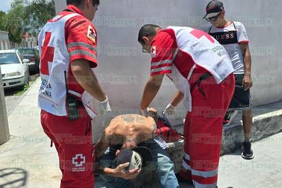 Ciclista resulta lesionado al impactarse contra automóvil en la Zona Centro