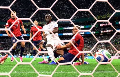 Noche redonda en el Azteca y México golea 3-0 a Chequia y avanza con paso perfecto en el Mundial
